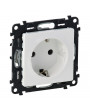 Legrand 753120 Valena Life fehér 2P+F csatlakozóaljzat gyermekvédelemmel